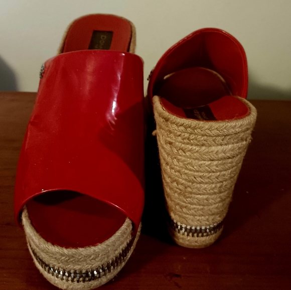 Beautiful Red wedge heels - Picture 2 of 4